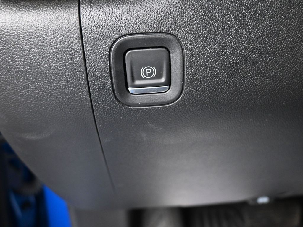 Chevrolet Silverado 1500 Vehicle Full-screen Gallery Image 17