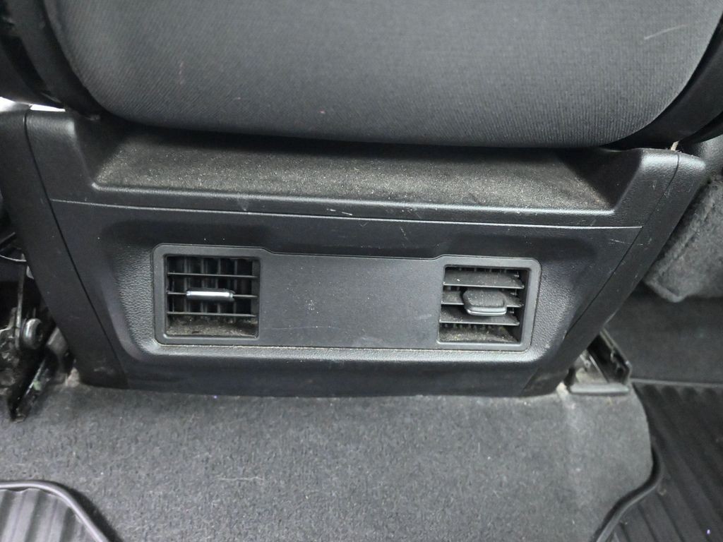 Chevrolet Silverado 1500 Vehicle Full-screen Gallery Image 21