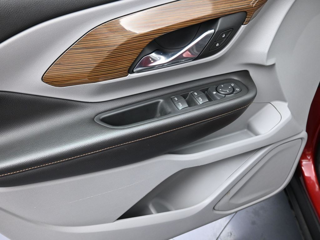 GMC Terrain Vehicle Full-screen Gallery Image 10