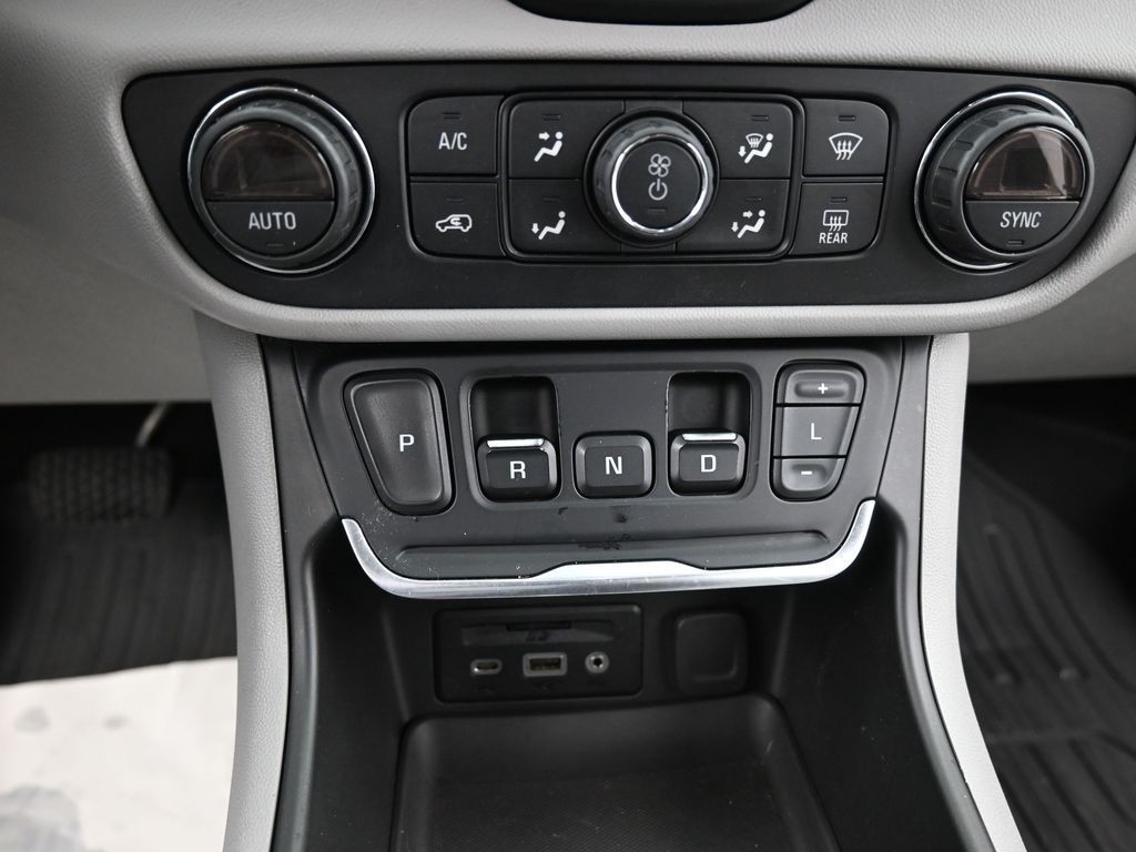 GMC Terrain Vehicle Full-screen Gallery Image 12