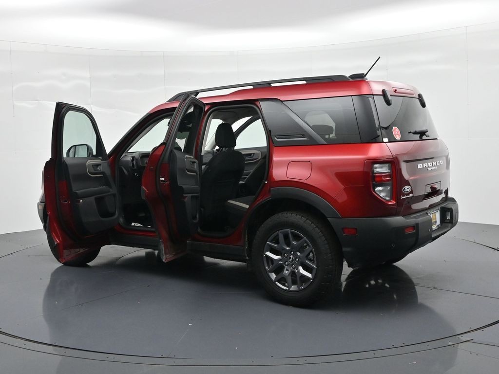Ford Bronco Sport Vehicle Full-screen Gallery Image 23