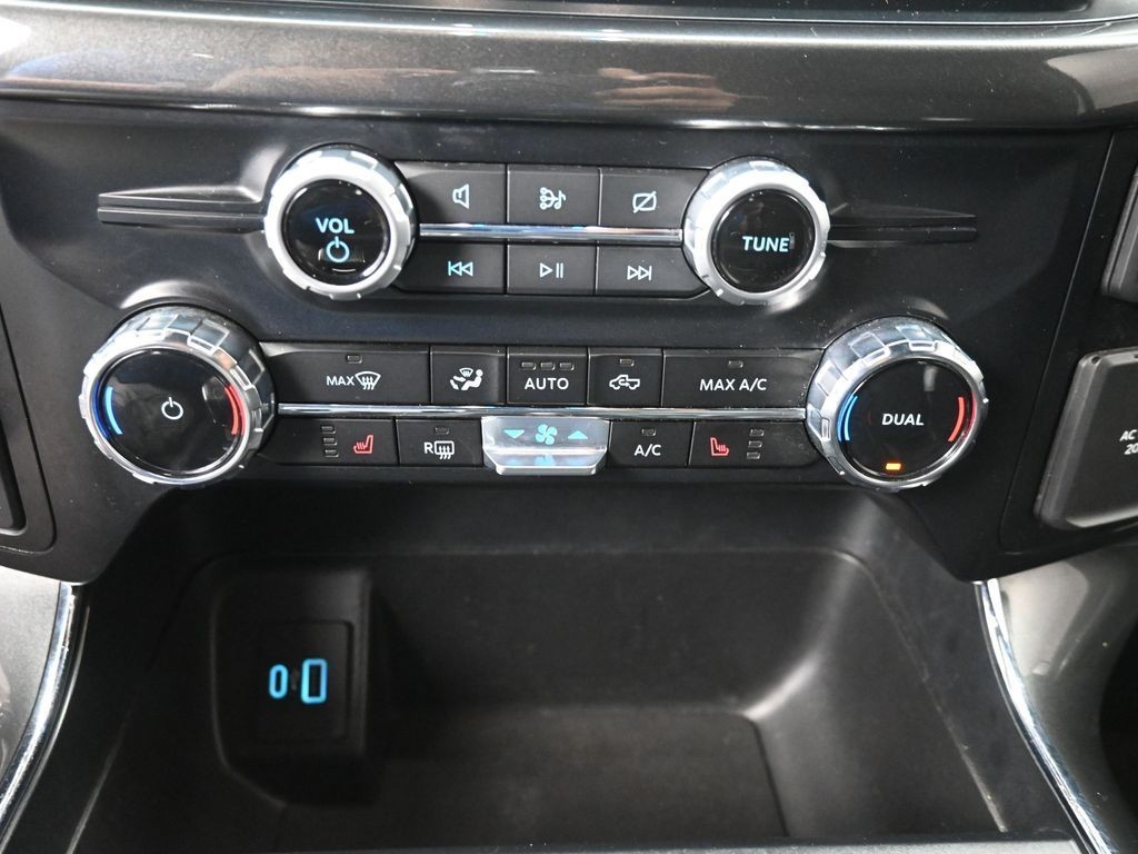 Ford F-150 Vehicle Full-screen Gallery Image 12