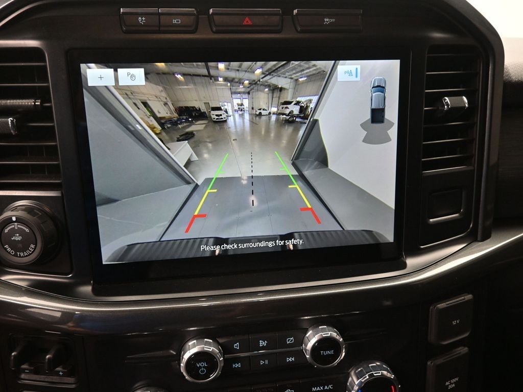 Ford F-150 Vehicle Full-screen Gallery Image 15