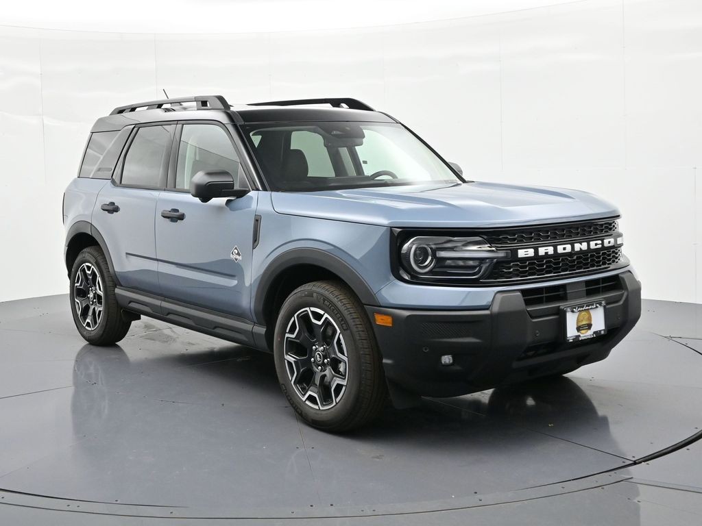 Ford Bronco Sport Vehicle Full-screen Gallery Image 4