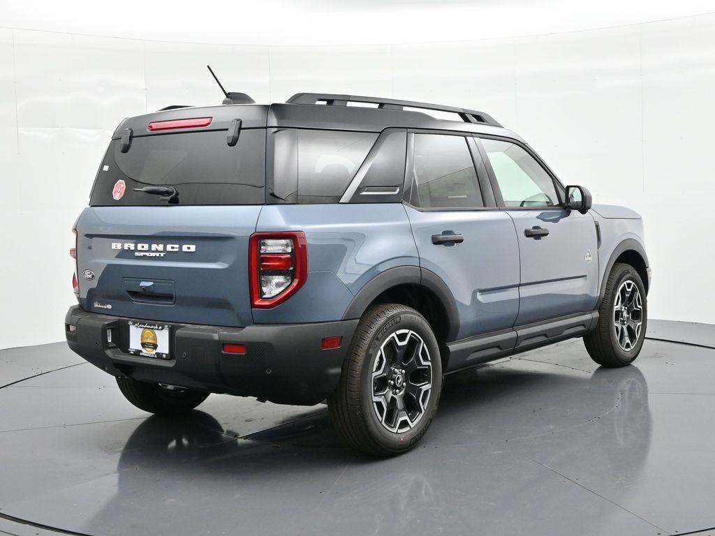 Ford Bronco Sport Vehicle Full-screen Gallery Image 6