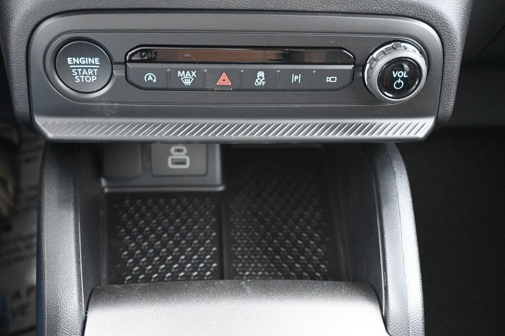 Ford Bronco Sport Vehicle Full-screen Gallery Image 13