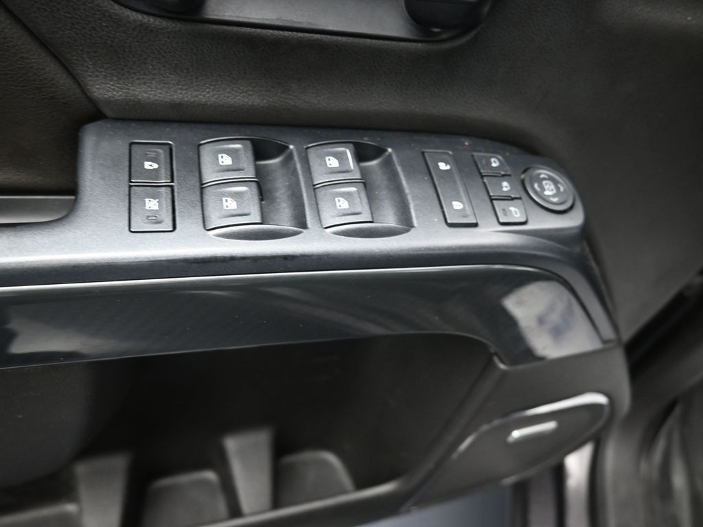 GMC Sierra 1500 Vehicle Full-screen Gallery Image 11