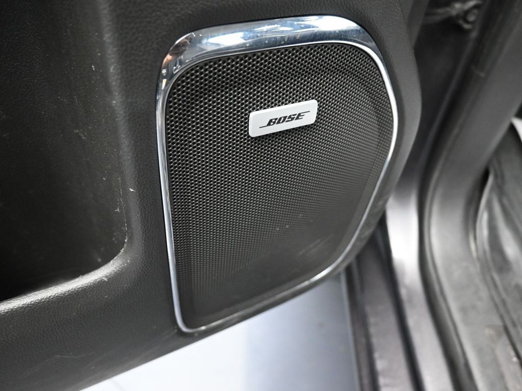 GMC Sierra 1500 Vehicle Full-screen Gallery Image 12