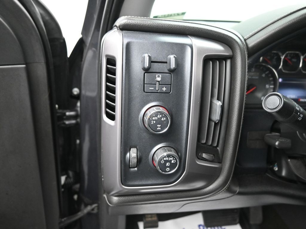 GMC Sierra 1500 Vehicle Full-screen Gallery Image 13