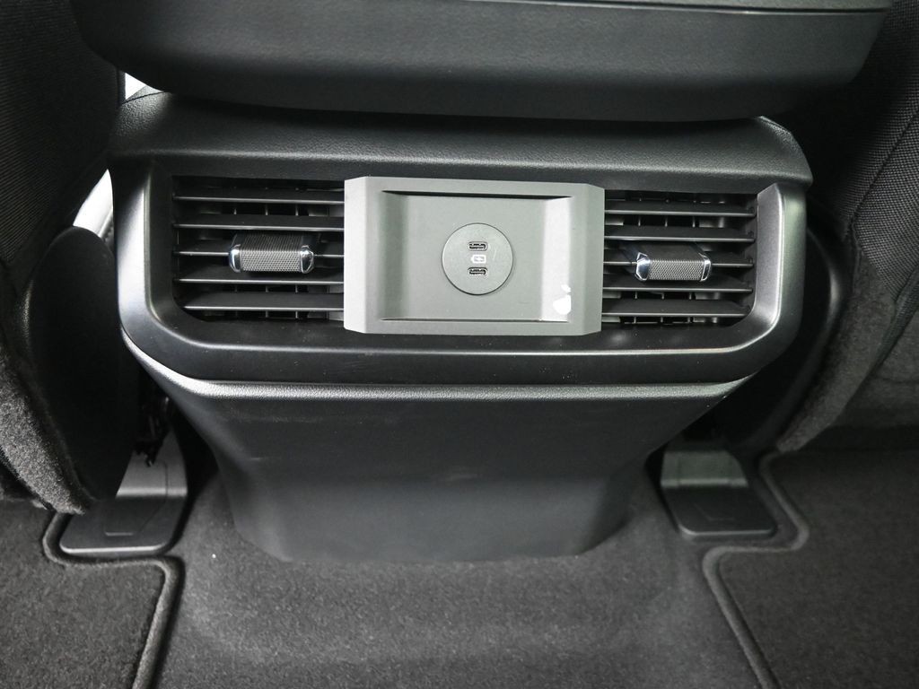 Ford F-150 Vehicle Full-screen Gallery Image 21