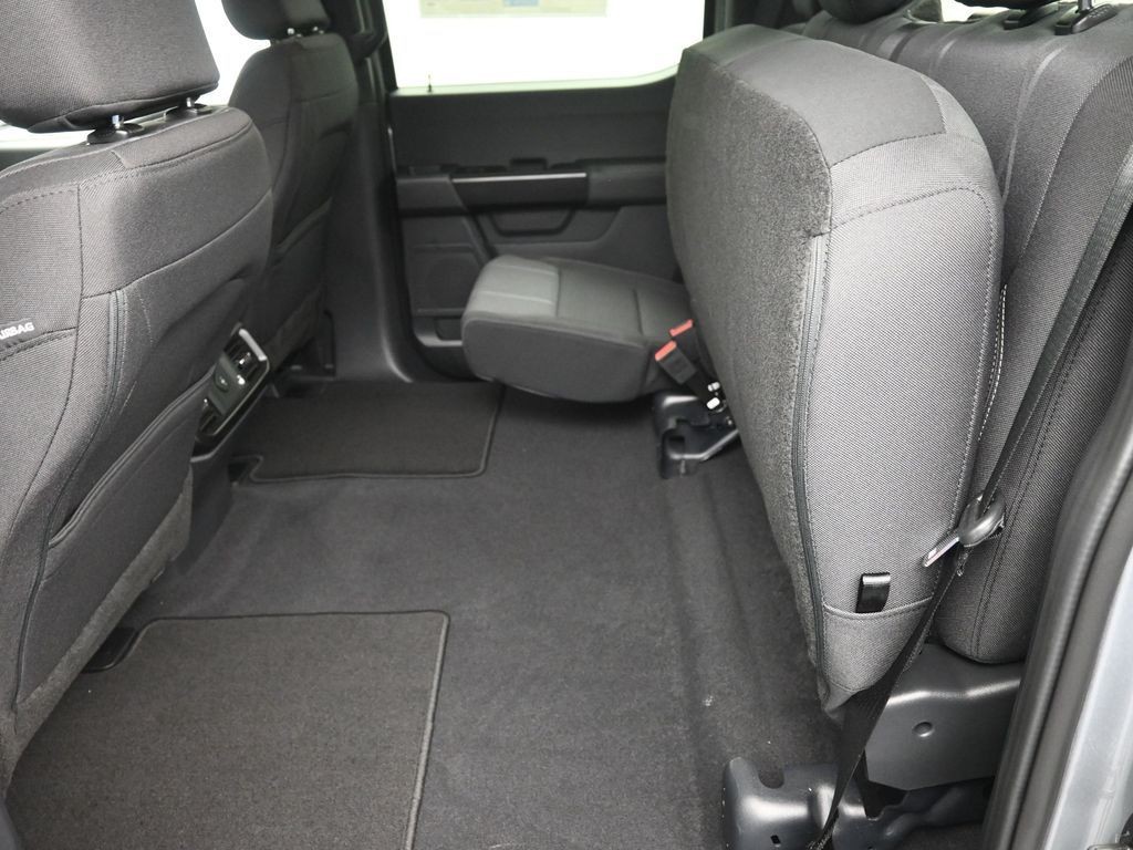 Ford F-150 Vehicle Full-screen Gallery Image 22