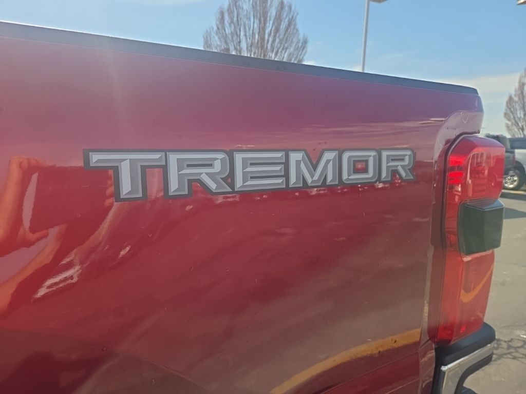 Ford Super Duty F-350 SRW Vehicle Full-screen Gallery Image 7