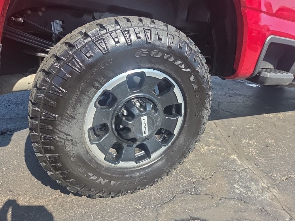 Ford Super Duty F-350 SRW Vehicle Full-screen Gallery Image 8