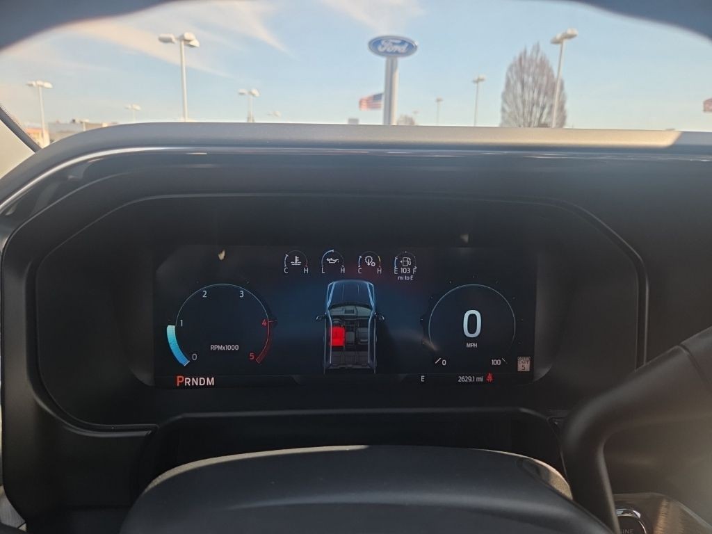 Ford Super Duty F-350 SRW Vehicle Full-screen Gallery Image 16