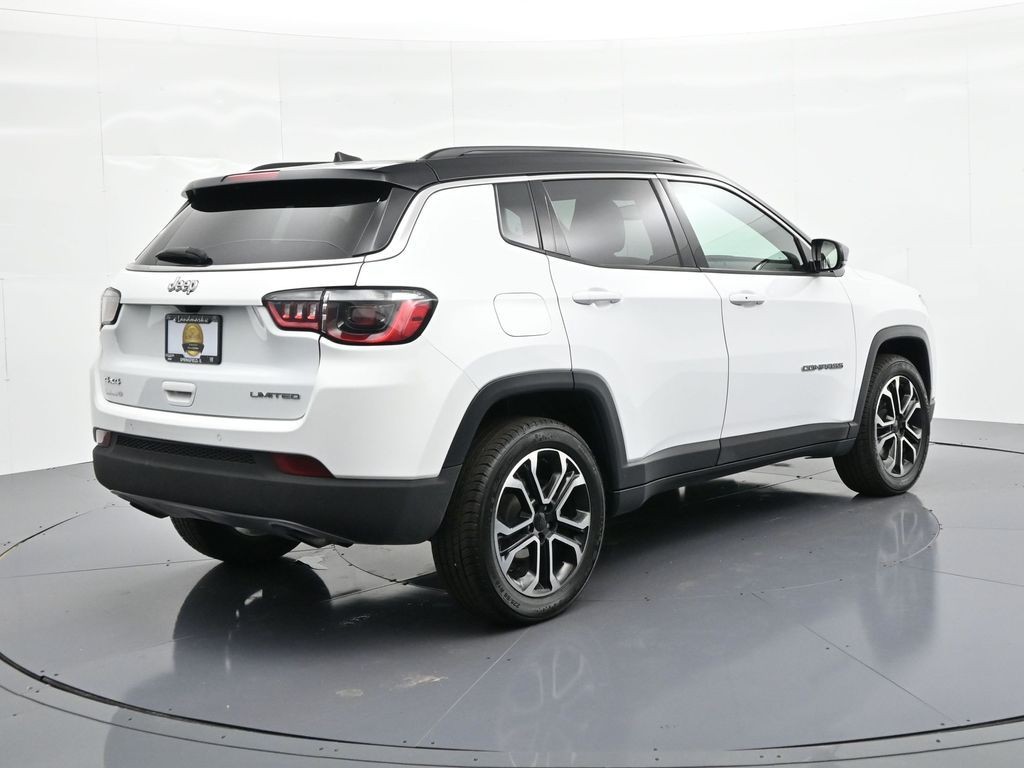 Jeep Compass Vehicle Full-screen Gallery Image 6