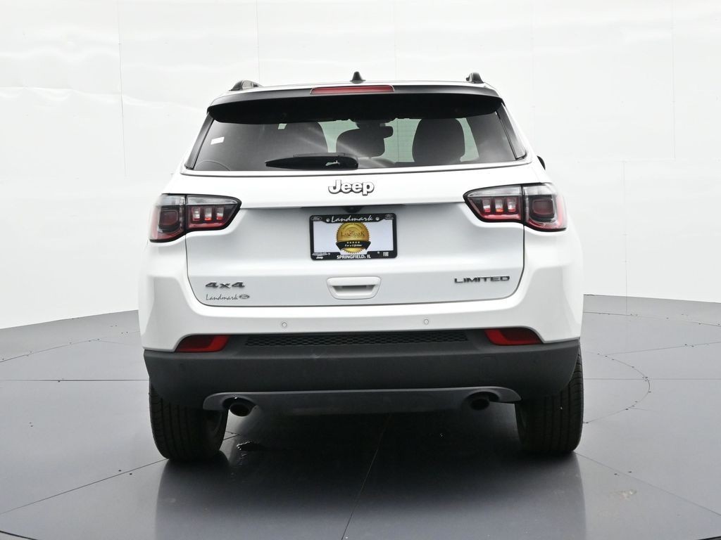 Jeep Compass Vehicle Full-screen Gallery Image 7