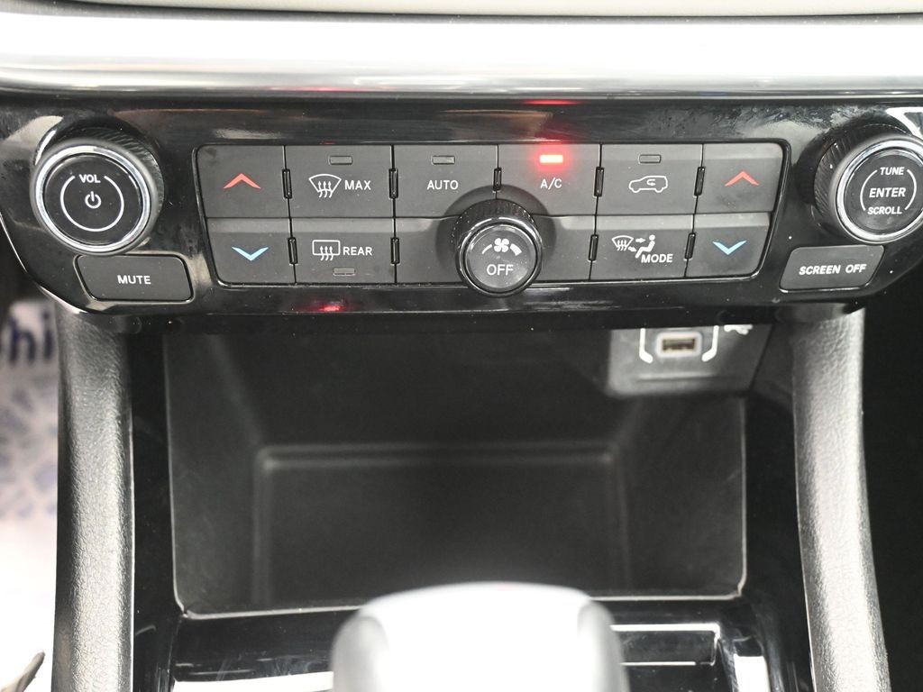 Jeep Compass Vehicle Full-screen Gallery Image 14