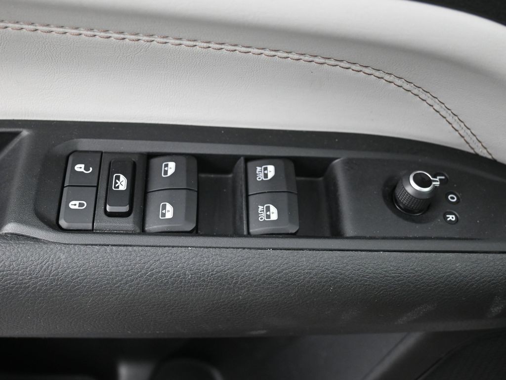 Jeep Compass Vehicle Full-screen Gallery Image 19