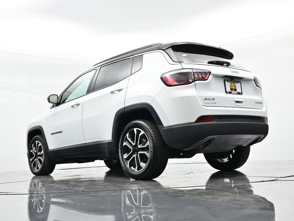 Jeep Compass Vehicle Full-screen Gallery Image 24