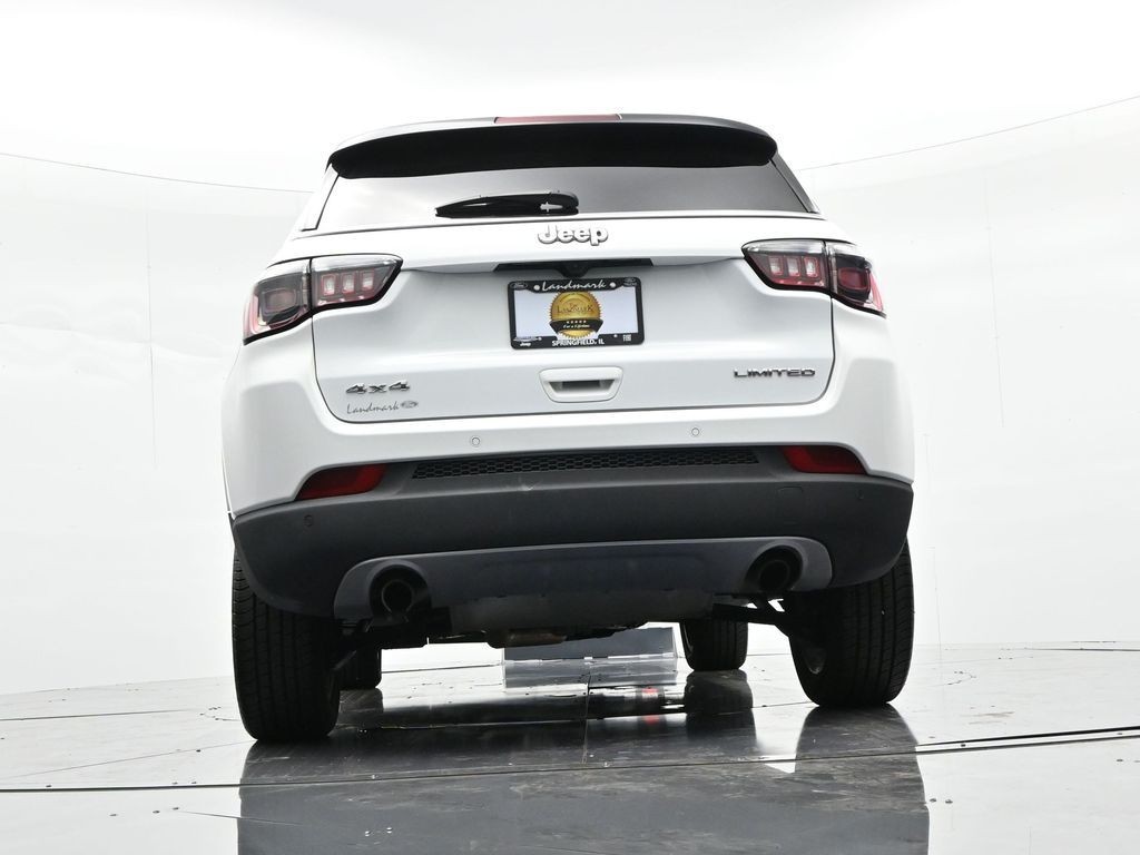 Jeep Compass Vehicle Full-screen Gallery Image 25