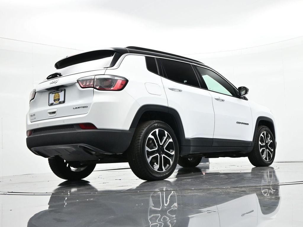 Jeep Compass Vehicle Full-screen Gallery Image 26