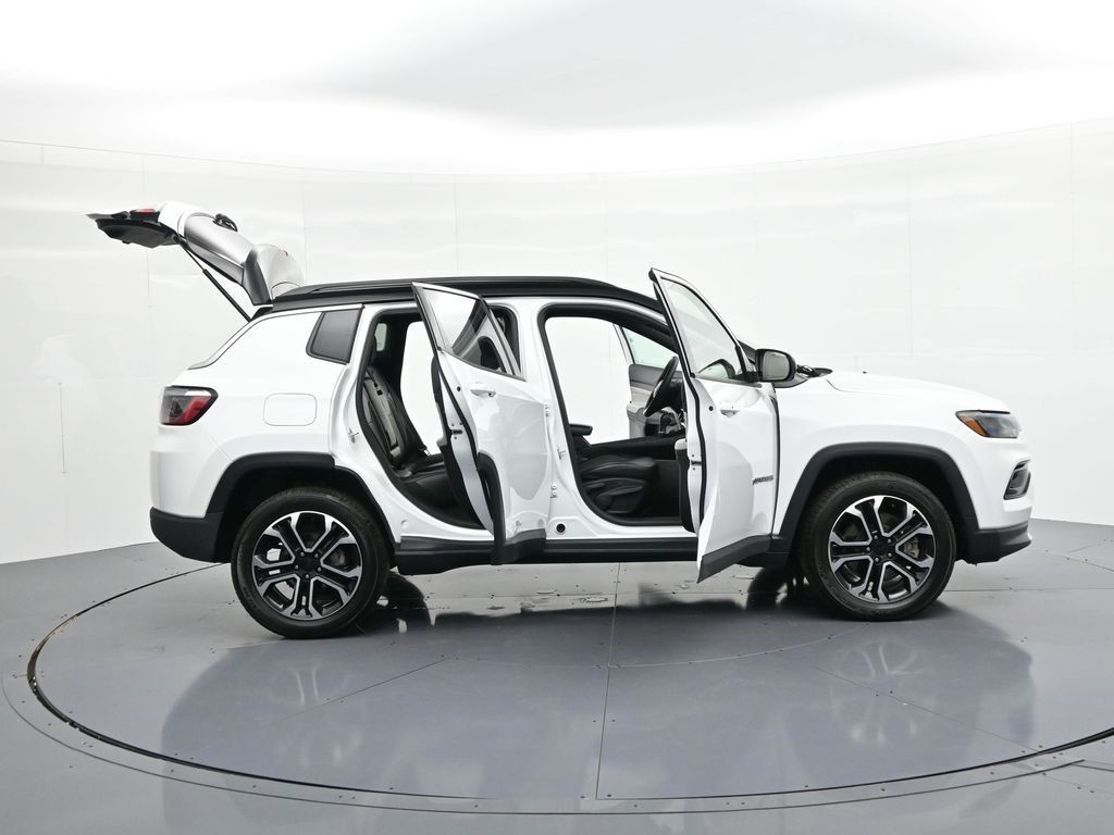 Jeep Compass Vehicle Full-screen Gallery Image 28