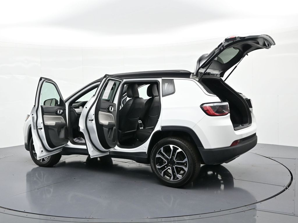 Jeep Compass Vehicle Full-screen Gallery Image 29