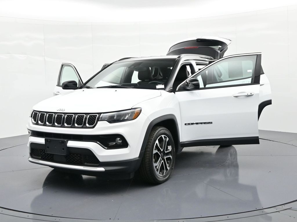 Jeep Compass Vehicle Full-screen Gallery Image 30