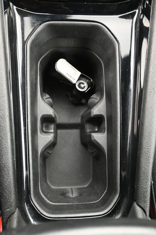 Jeep Compass Vehicle Full-screen Gallery Image 16