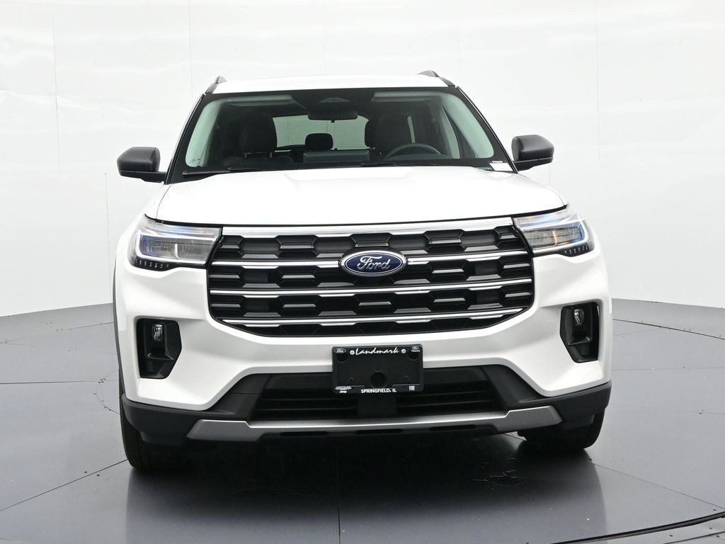 Ford Explorer Vehicle Full-screen Gallery Image 3