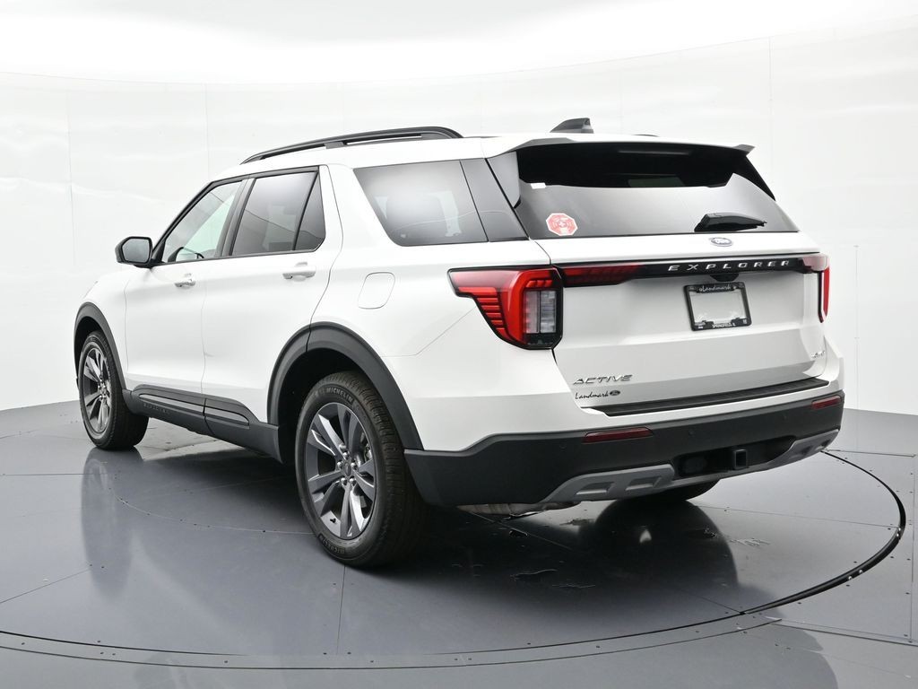 Ford Explorer Vehicle Full-screen Gallery Image 8