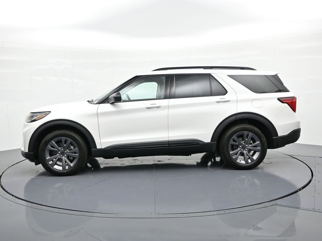 Ford Explorer Vehicle Full-screen Gallery Image 9