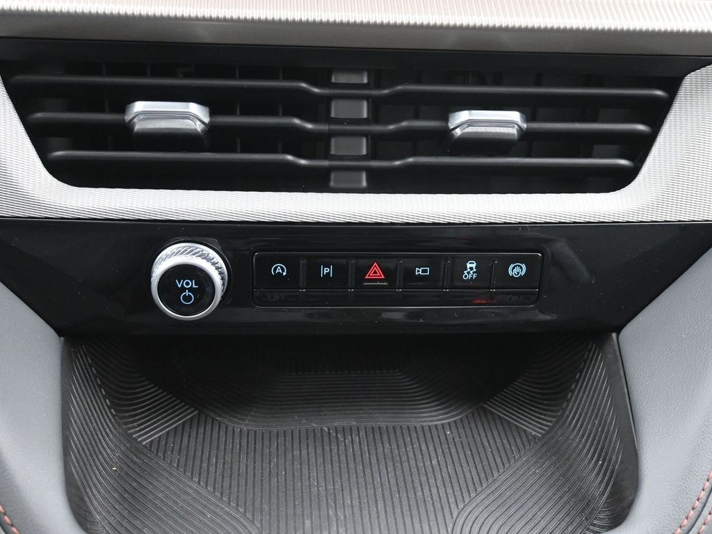 Ford Explorer Vehicle Full-screen Gallery Image 14