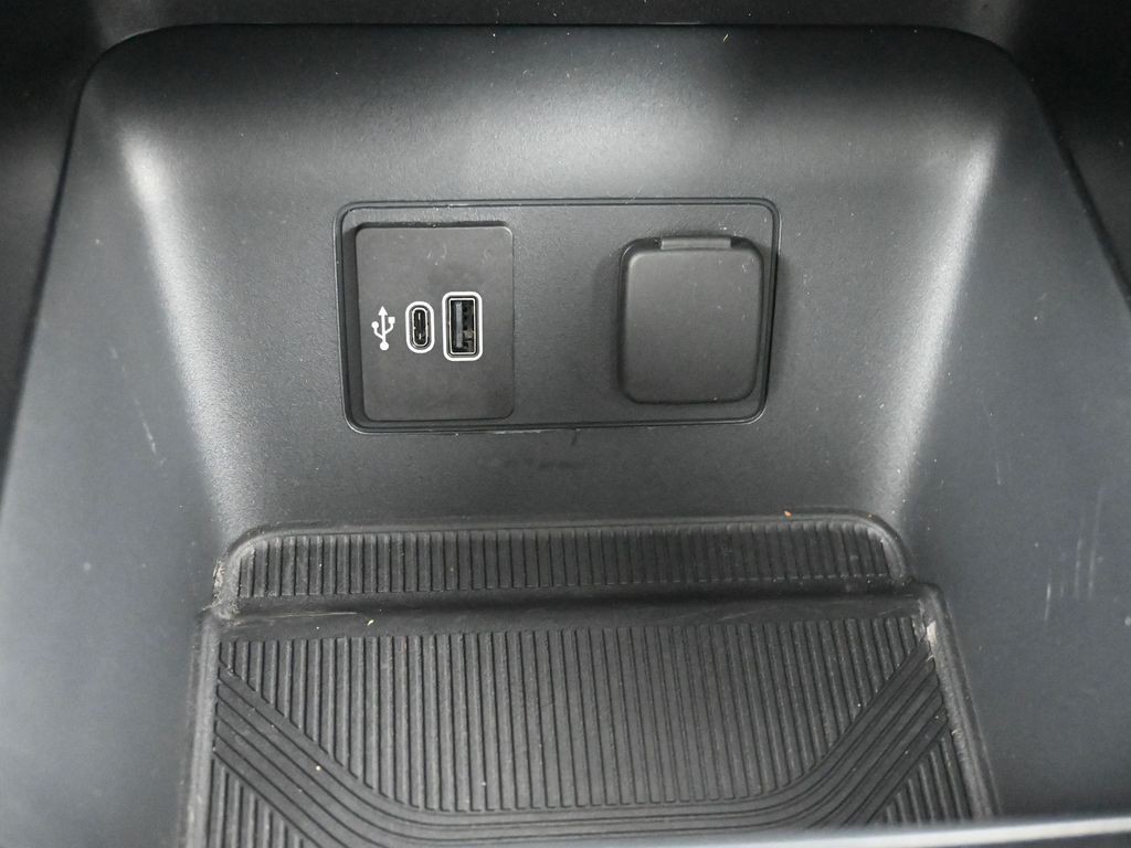 Ford Explorer Vehicle Full-screen Gallery Image 15