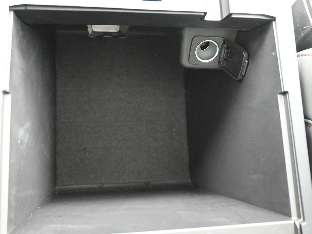 Ford Explorer Vehicle Full-screen Gallery Image 17