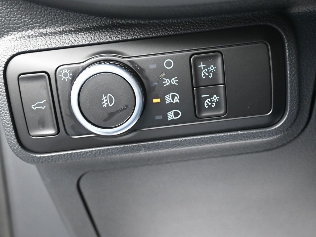 Ford Explorer Vehicle Full-screen Gallery Image 19