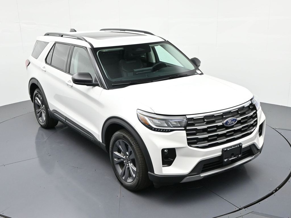 Ford Explorer Vehicle Full-screen Gallery Image 22