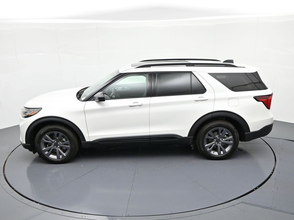 Ford Explorer Vehicle Full-screen Gallery Image 25