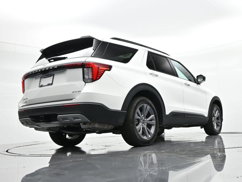 Ford Explorer Vehicle Full-screen Gallery Image 28