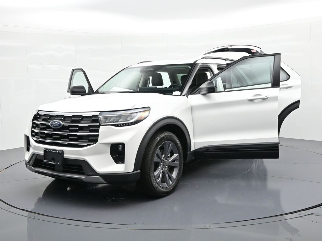 Ford Explorer Vehicle Full-screen Gallery Image 32