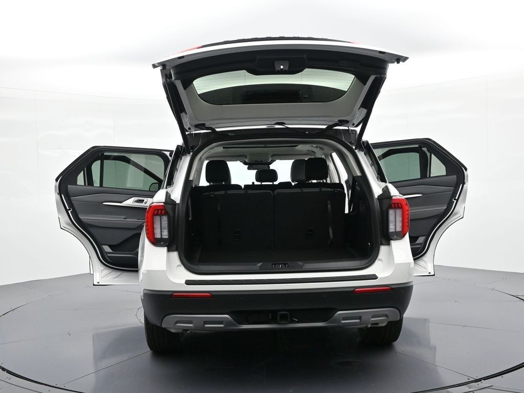 Ford Explorer Vehicle Full-screen Gallery Image 33