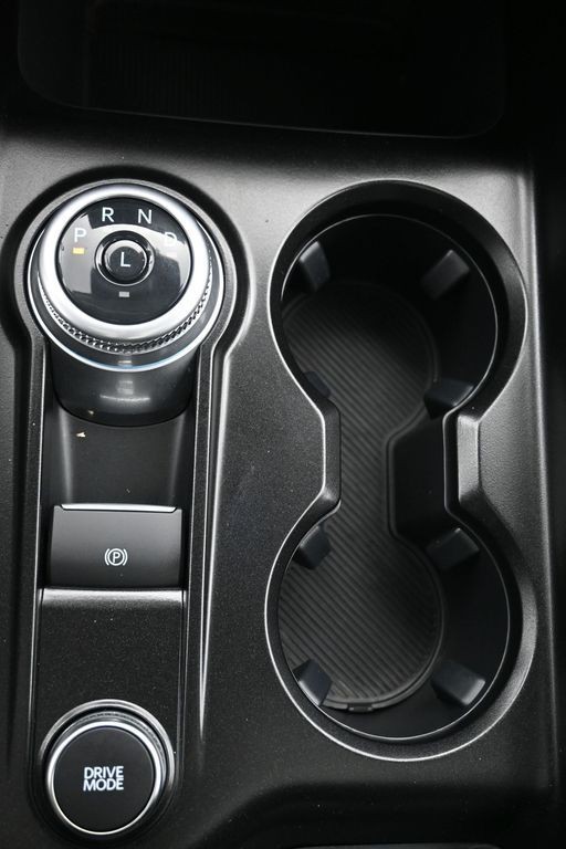 Ford Explorer Vehicle Full-screen Gallery Image 16