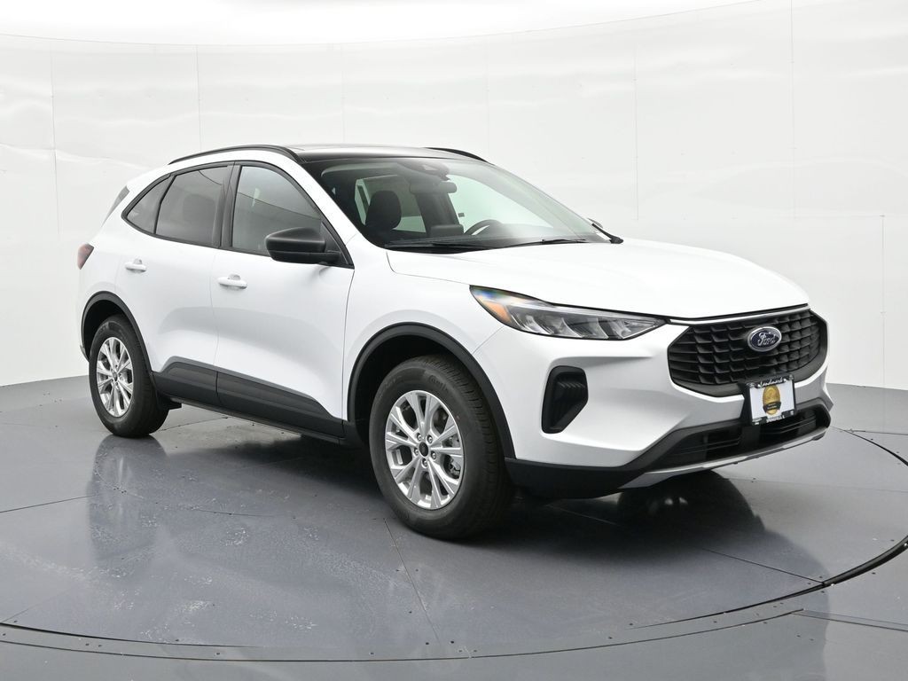 Ford Escape Vehicle Full-screen Gallery Image 4