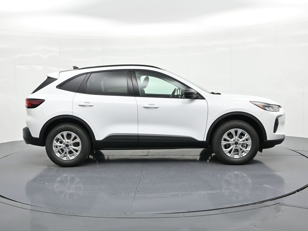 Ford Escape Vehicle Full-screen Gallery Image 5