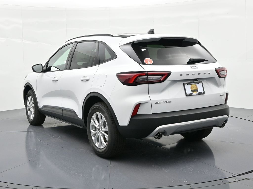 Ford Escape Vehicle Full-screen Gallery Image 8