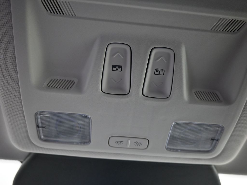 Ford Escape Vehicle Full-screen Gallery Image 14