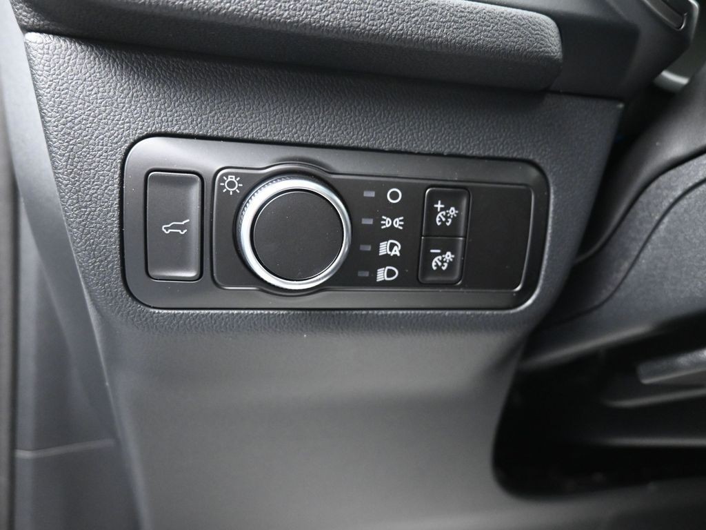 Ford Escape Vehicle Full-screen Gallery Image 16