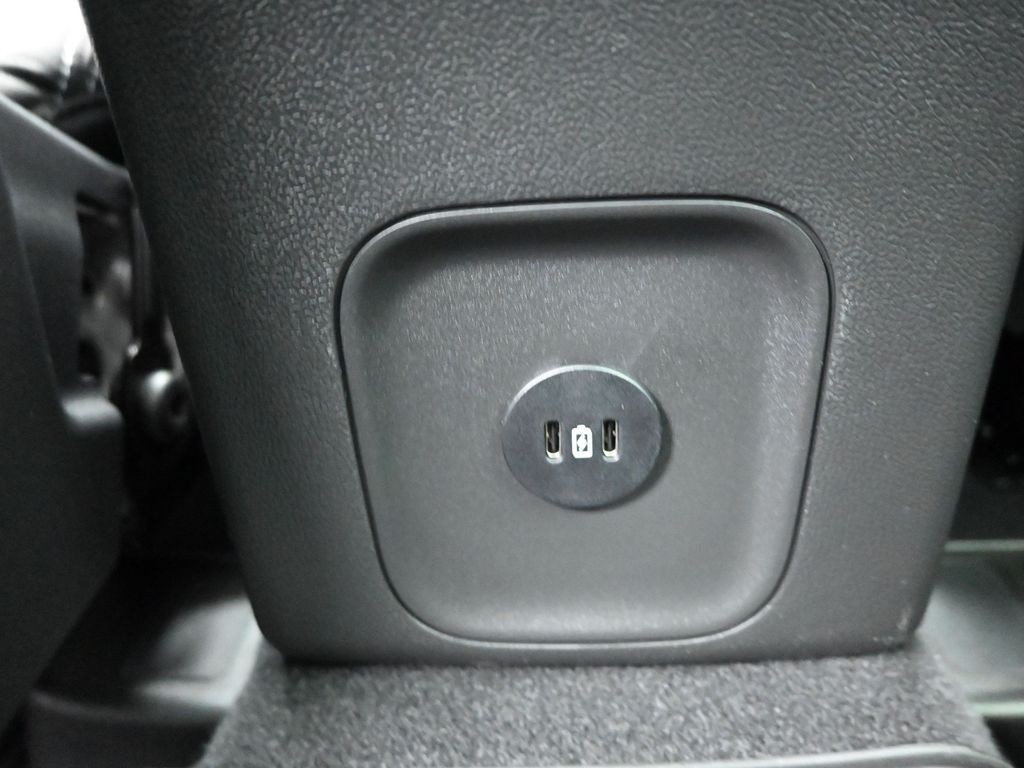 Ford Escape Vehicle Full-screen Gallery Image 19