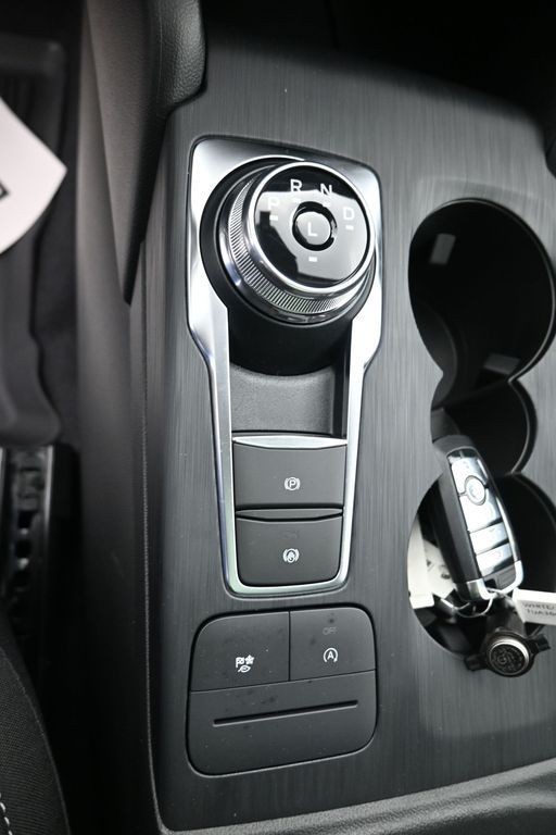 Ford Escape Vehicle Full-screen Gallery Image 18