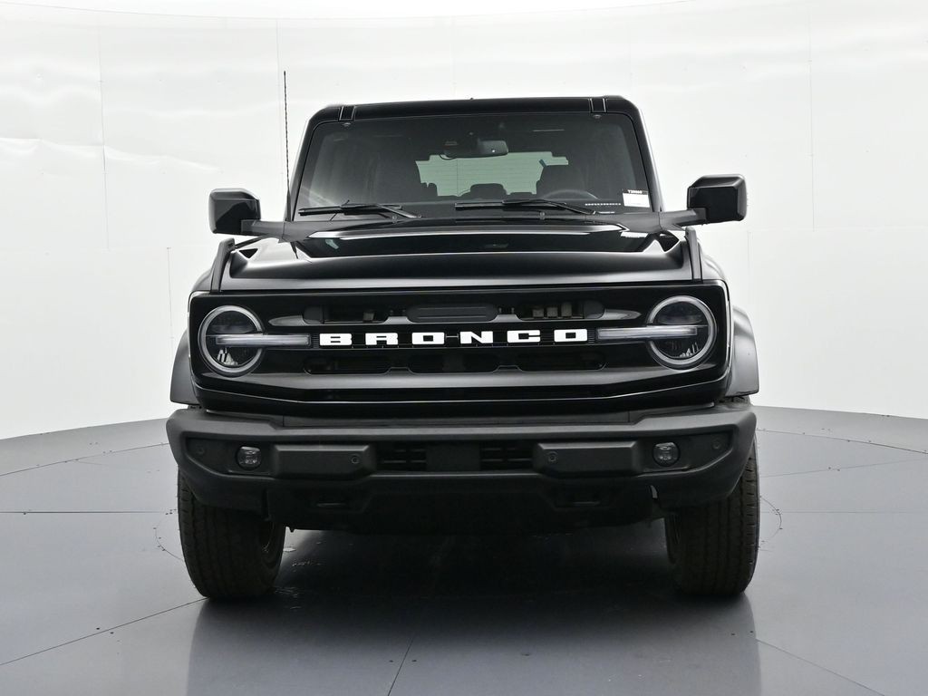 Ford Bronco Vehicle Full-screen Gallery Image 3